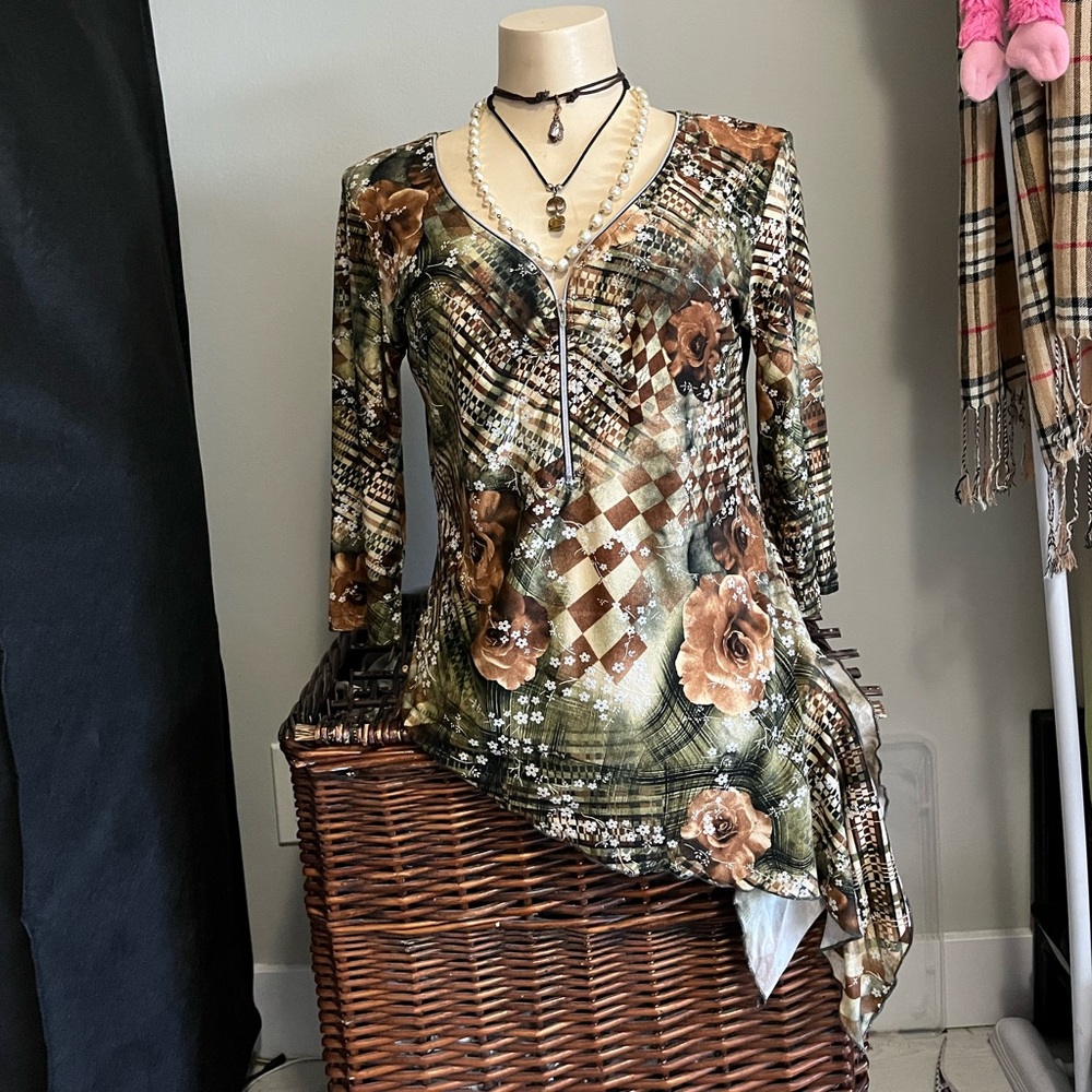 Green and brown floral 3/4 sleeve blouse with zipper asymmetrical